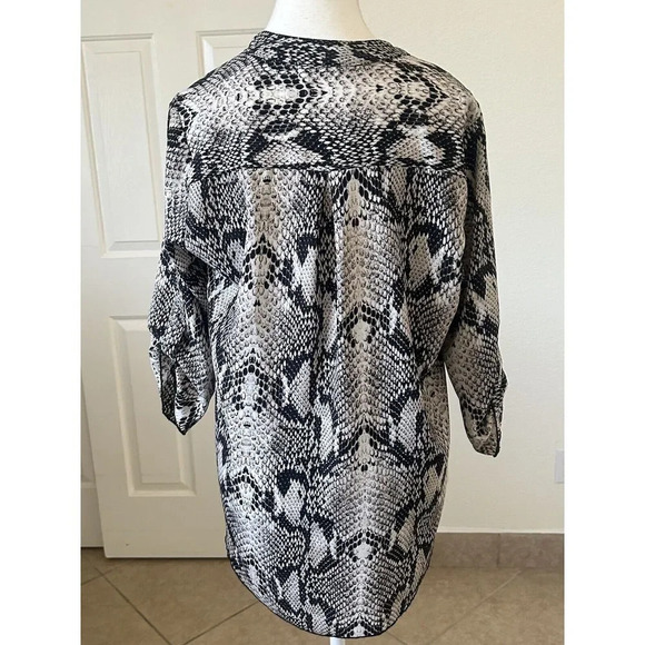 Phanuel Womens Blouse Animal Print Roll Tab Sleeve V-neck Size Medium - Picture 4 of 15